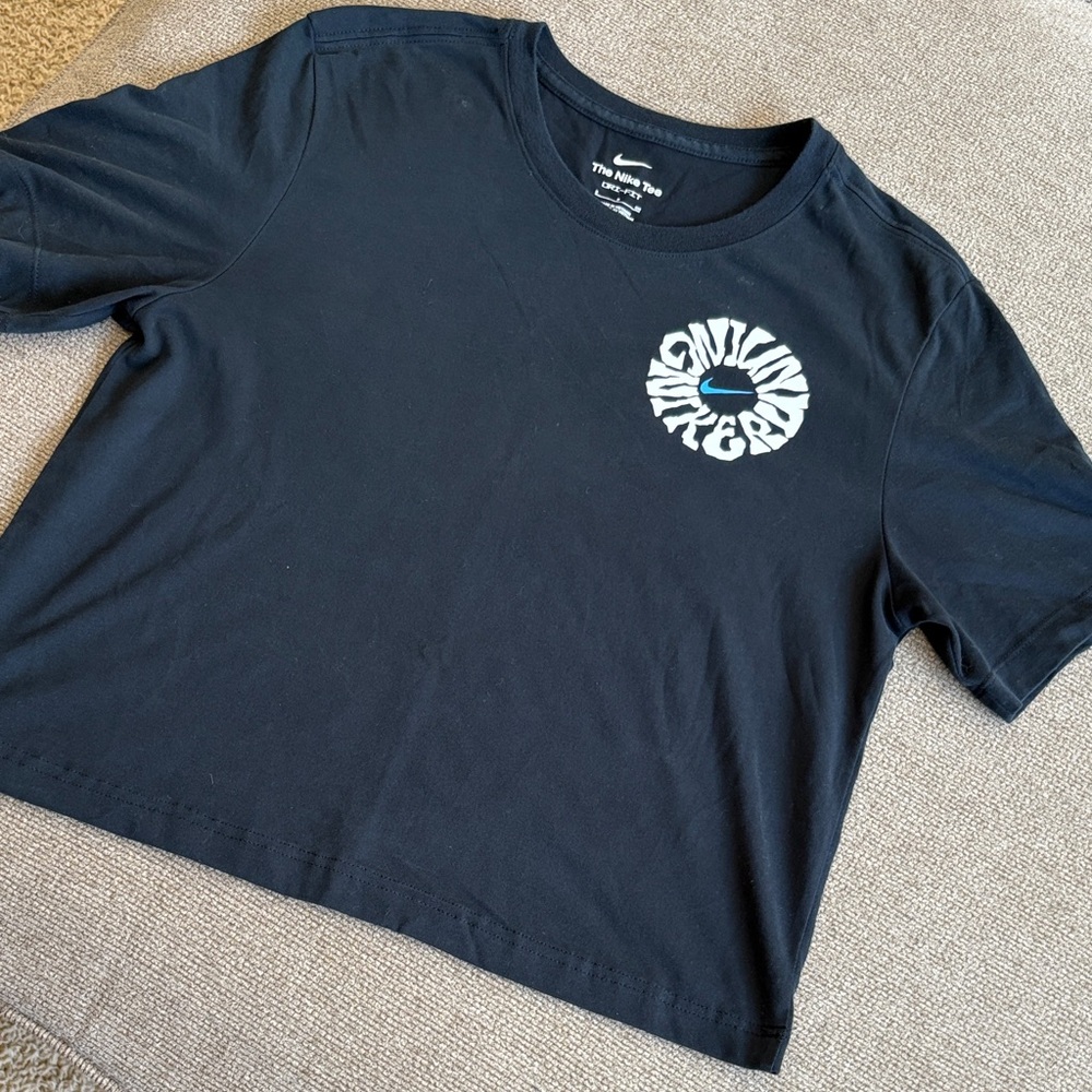 Nike Women’s black cropped tee